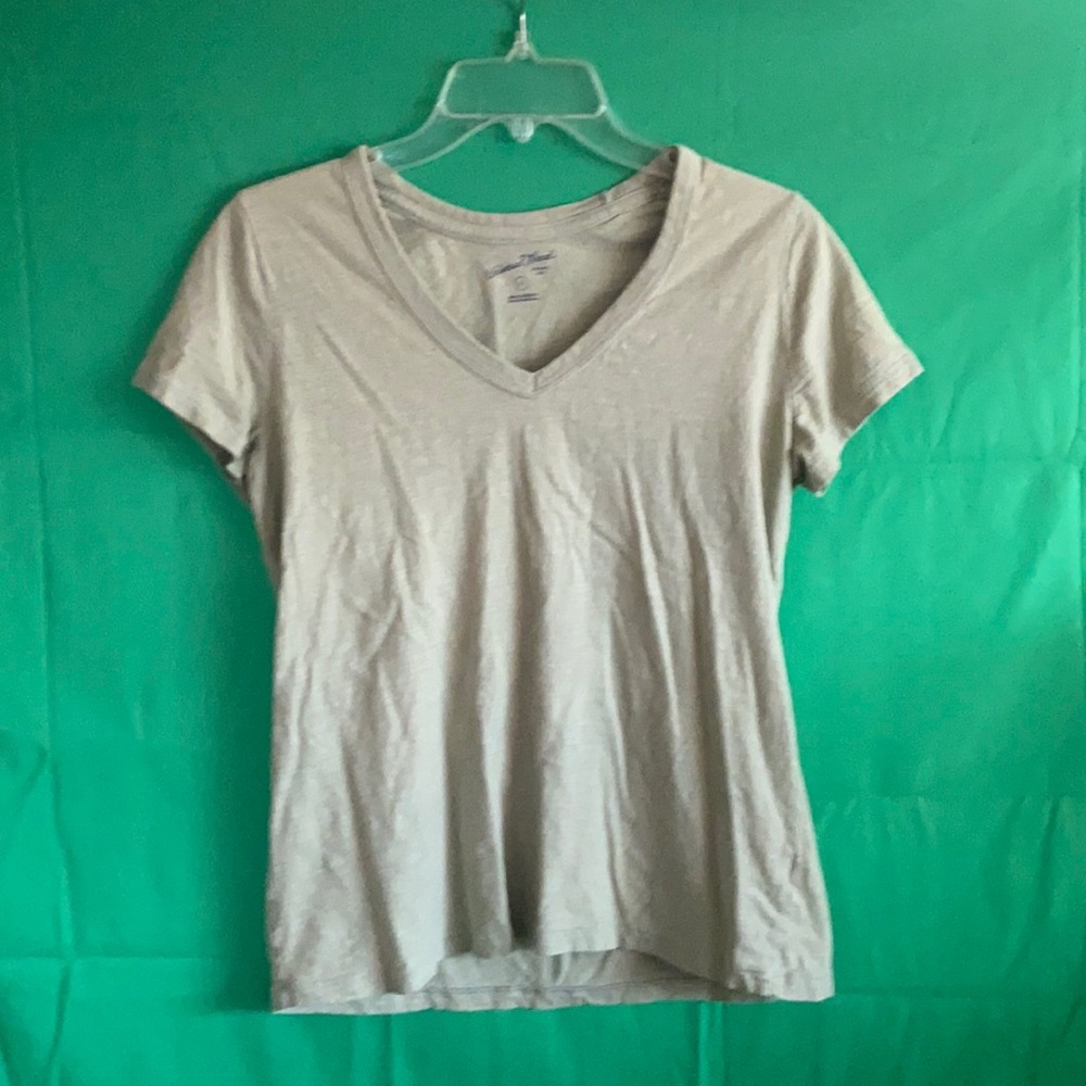 Universal thread goods co. T-shirt